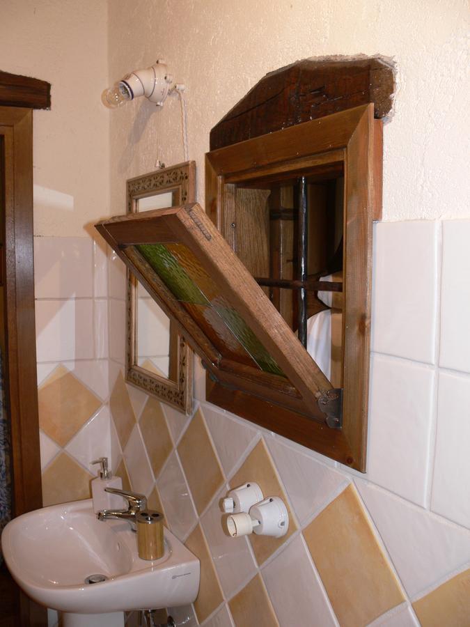 Il Cappellaio Matto Acomodação com café da manhã Montalto Ligure Exterior foto