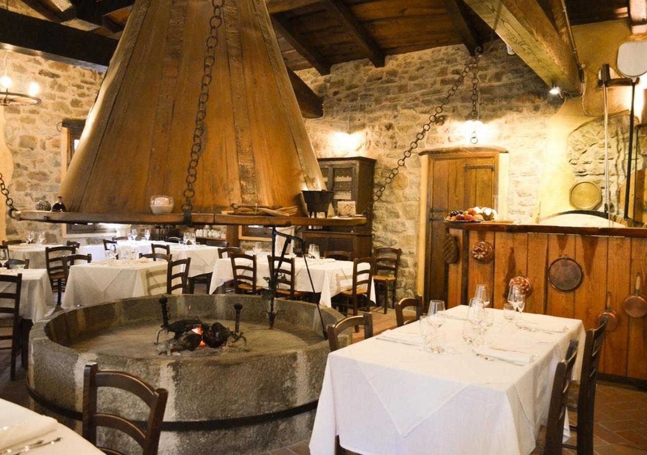 Il Cappellaio Matto Acomodação com café da manhã Montalto Ligure Exterior foto