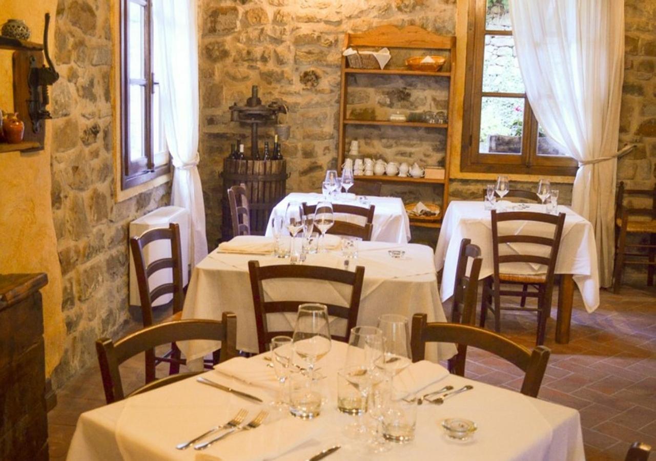 Il Cappellaio Matto Acomodação com café da manhã Montalto Ligure Exterior foto
