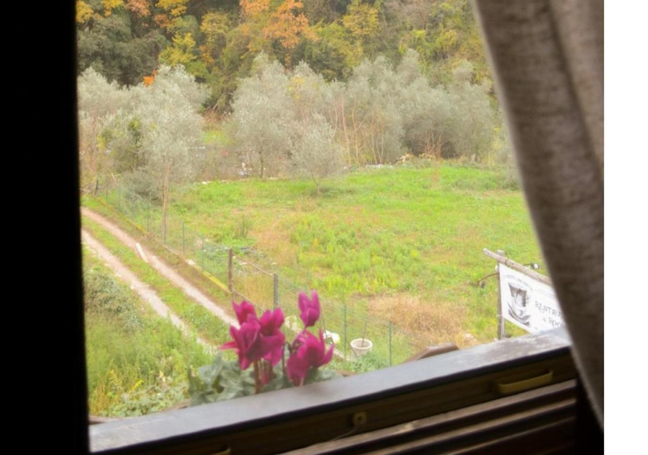 Il Cappellaio Matto Acomodação com café da manhã Montalto Ligure Exterior foto