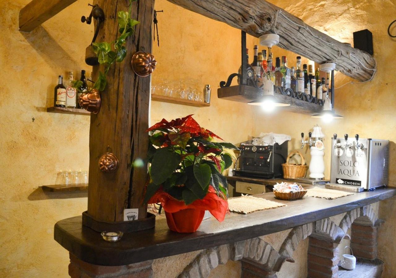 Il Cappellaio Matto Acomodação com café da manhã Montalto Ligure Exterior foto