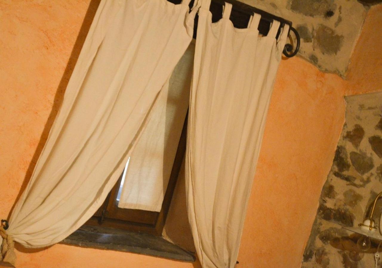 Il Cappellaio Matto Acomodação com café da manhã Montalto Ligure Exterior foto