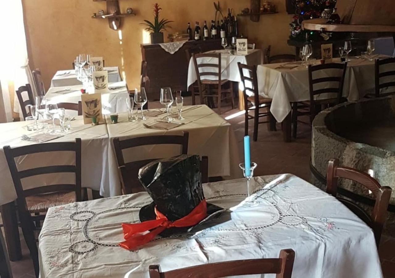 Il Cappellaio Matto Acomodação com café da manhã Montalto Ligure Exterior foto