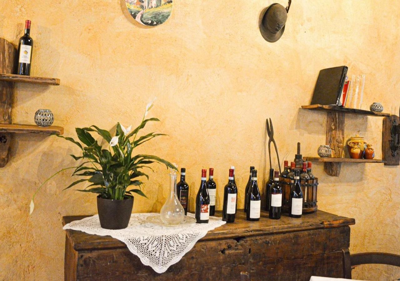 Il Cappellaio Matto Acomodação com café da manhã Montalto Ligure Exterior foto