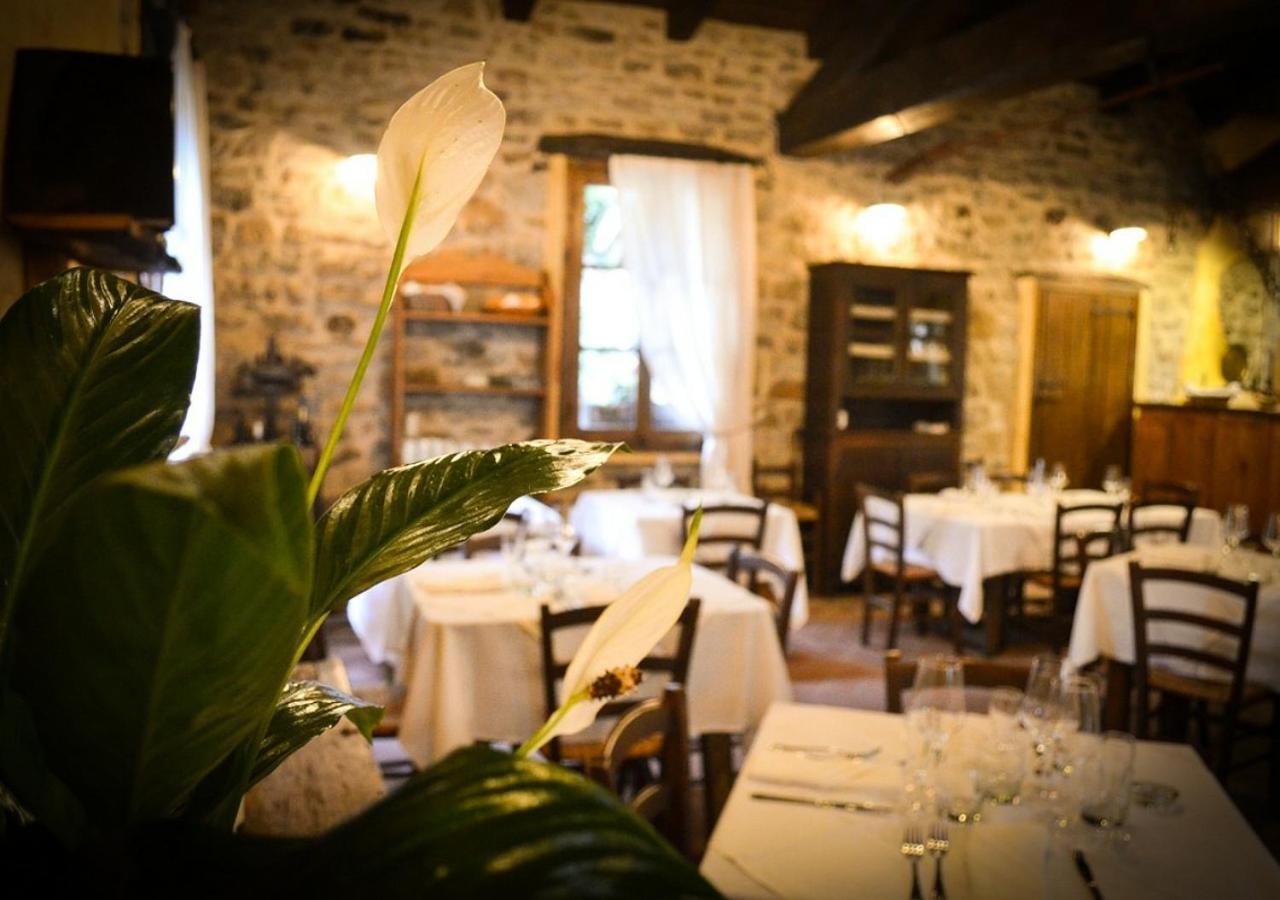 Il Cappellaio Matto Acomodação com café da manhã Montalto Ligure Exterior foto