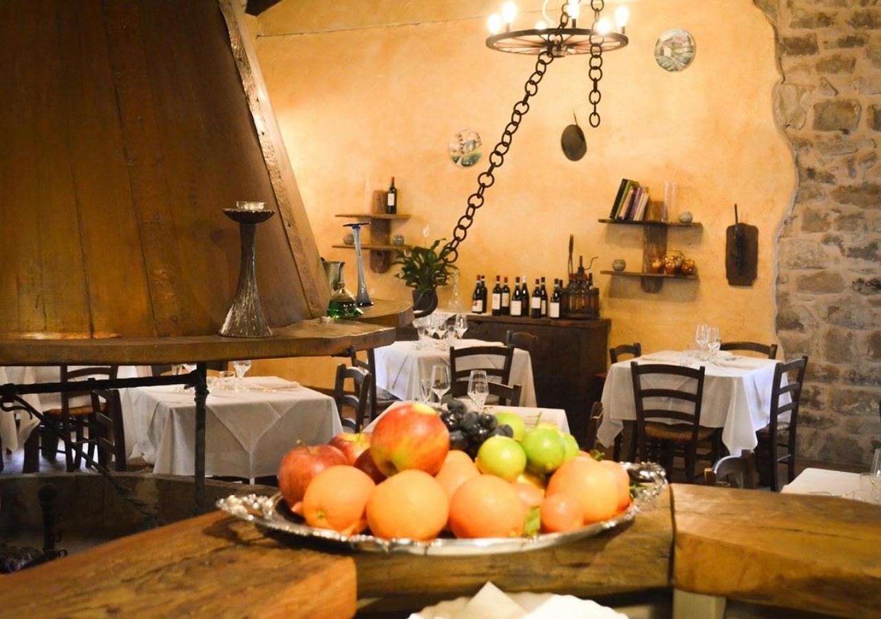 Il Cappellaio Matto Acomodação com café da manhã Montalto Ligure Exterior foto
